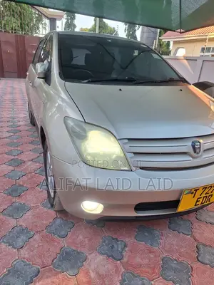 Toyota IST 2005 Brown