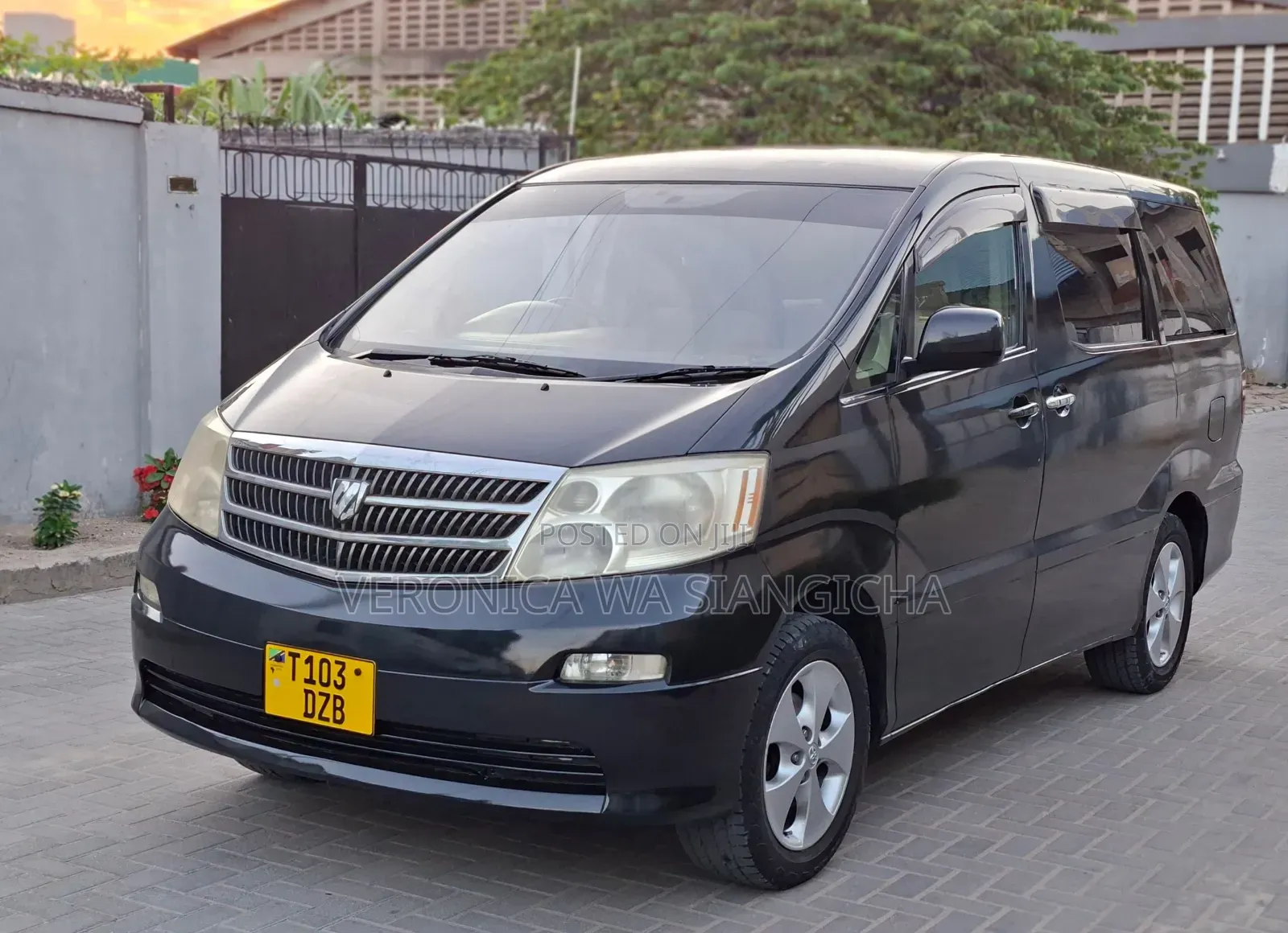 Toyota Alphard 2004