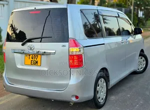 Toyota Noah 2.0 143hp AWD (8 Seater) 2010 Silver