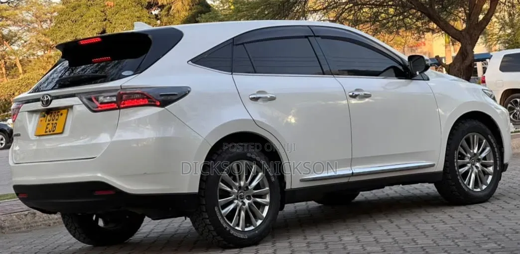Toyota Harrier 2.0 2015 White