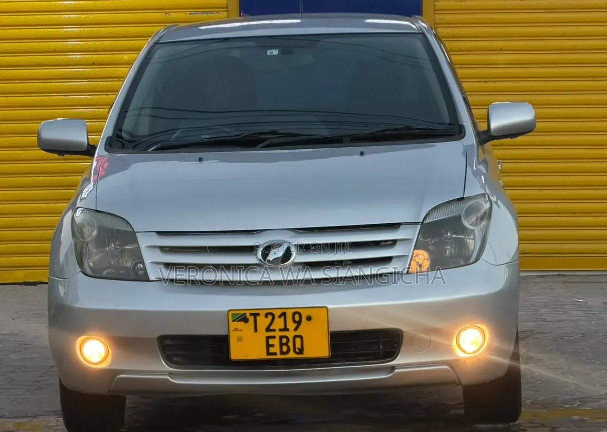 Toyota IST 2005