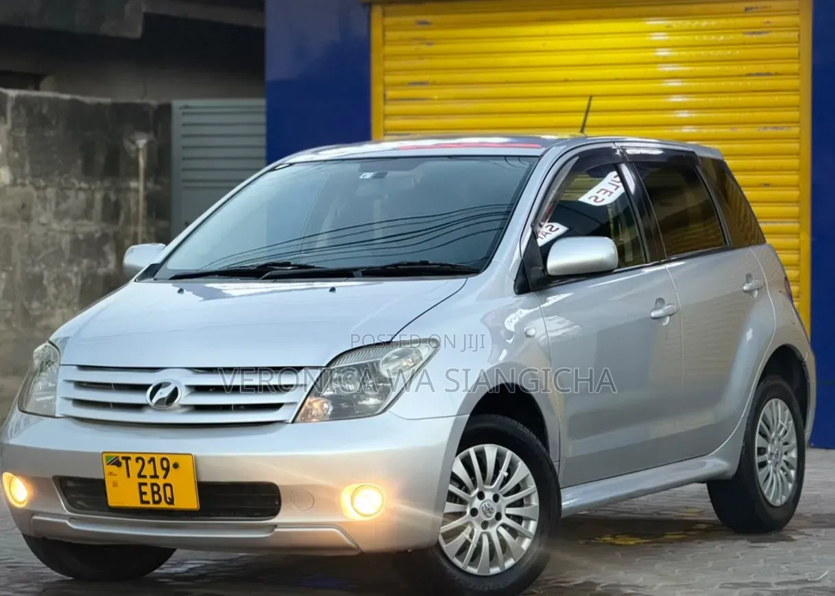 Toyota IST 2005