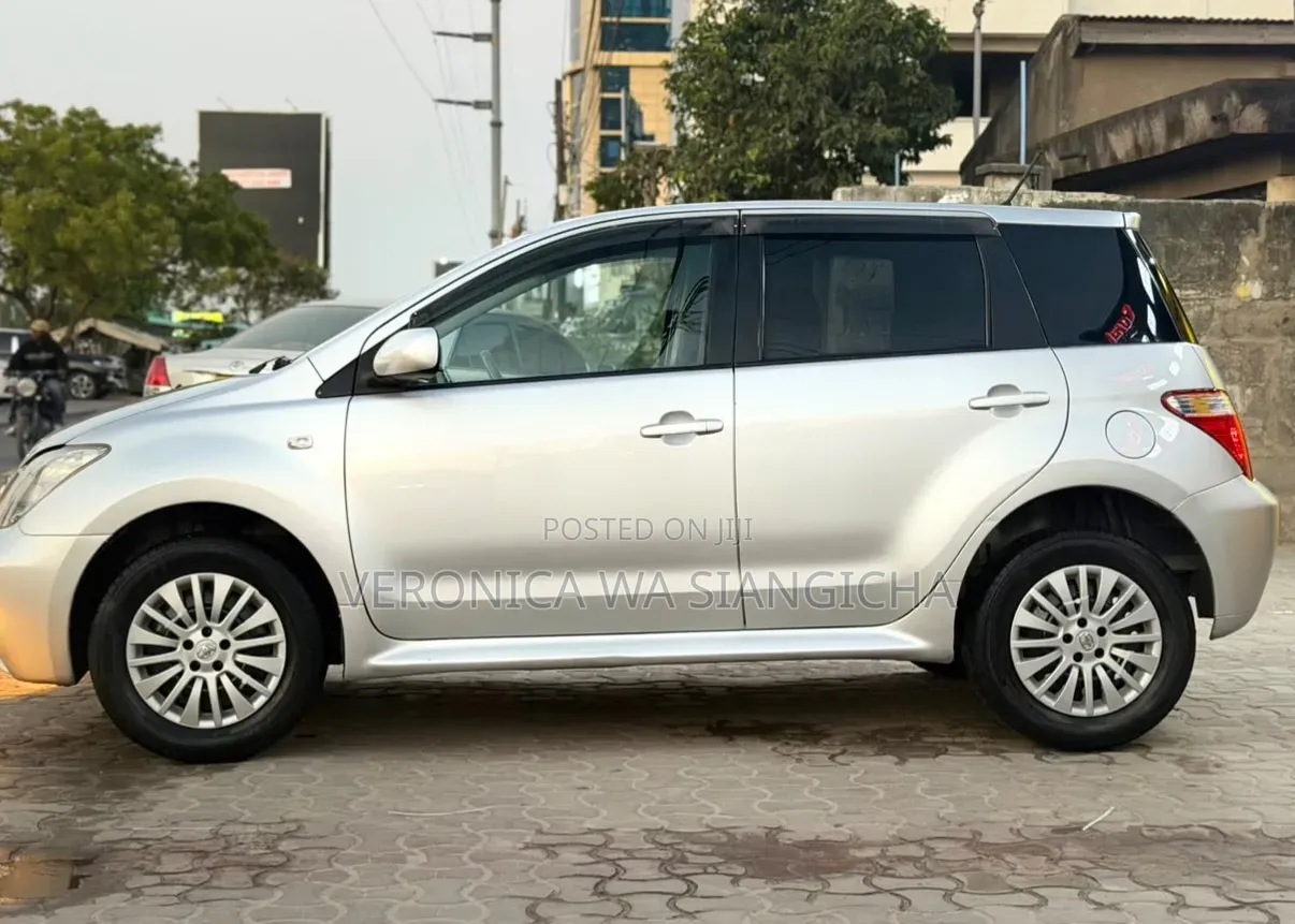 Toyota IST 2005
