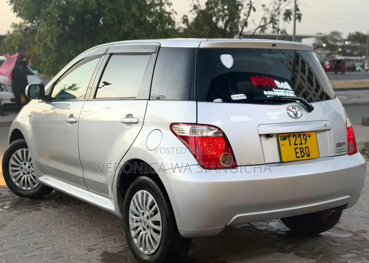 Toyota IST 2005
