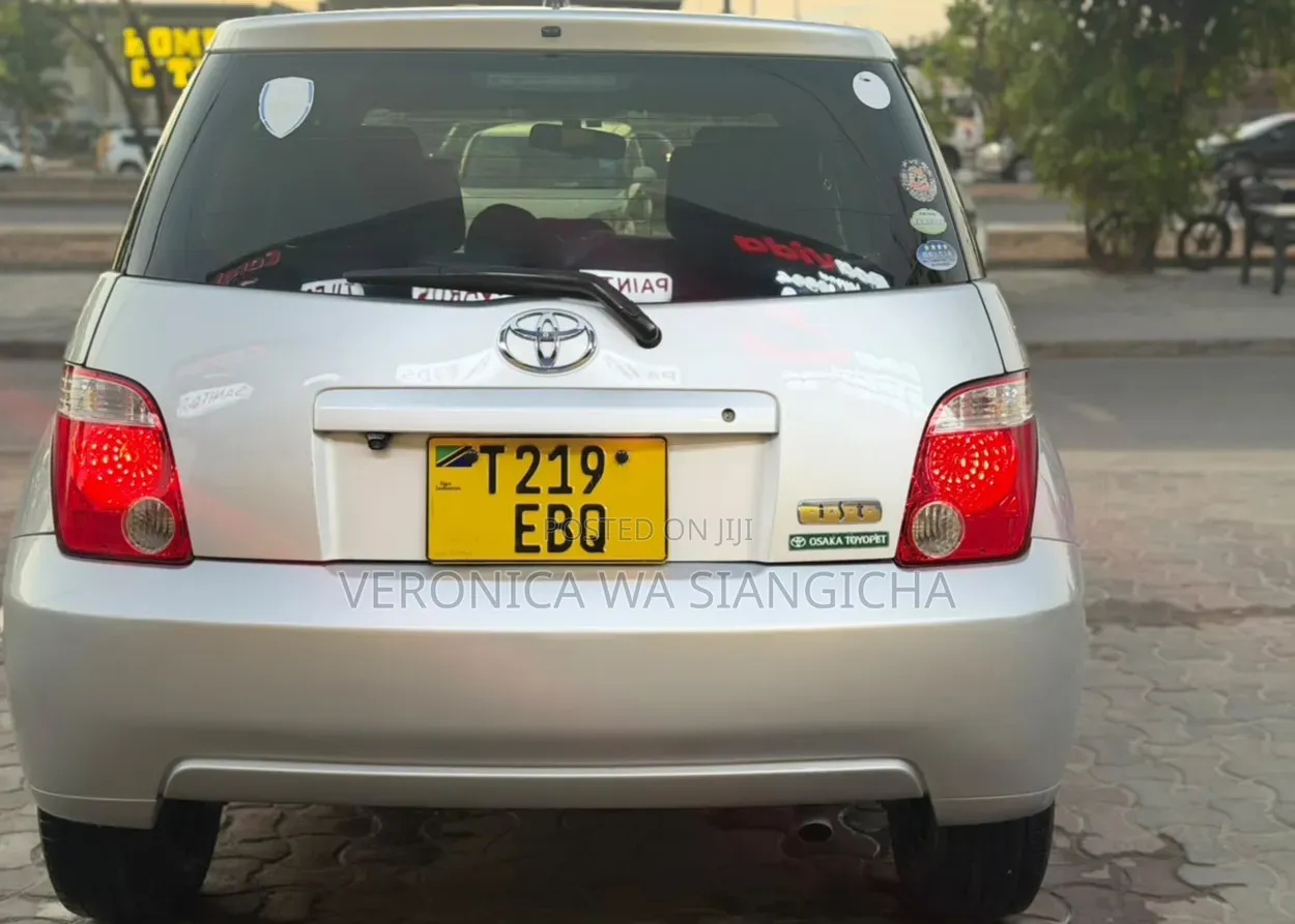 Toyota IST 2005