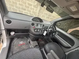 Toyota Sienta 1.5 AWD 2013 Pearl