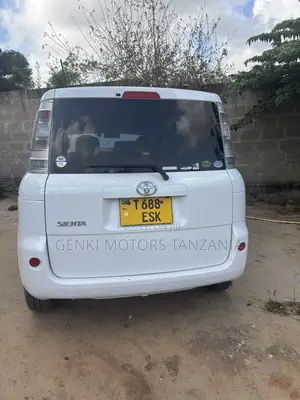 Toyota Sienta 1.5 AWD 2013 Pearl