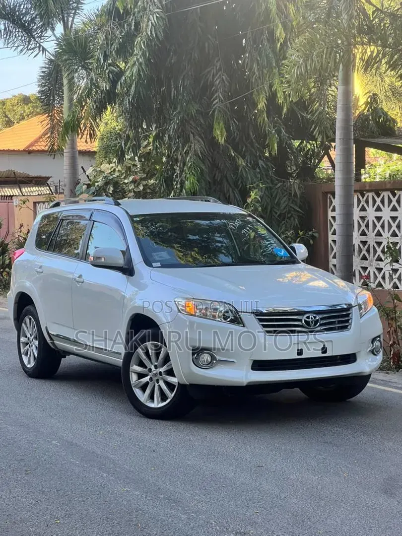 Toyota Vanguard 2011 White
