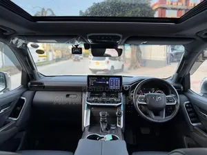 Toyota Land Cruiser 3.3 Diesel 4WD 2022 White