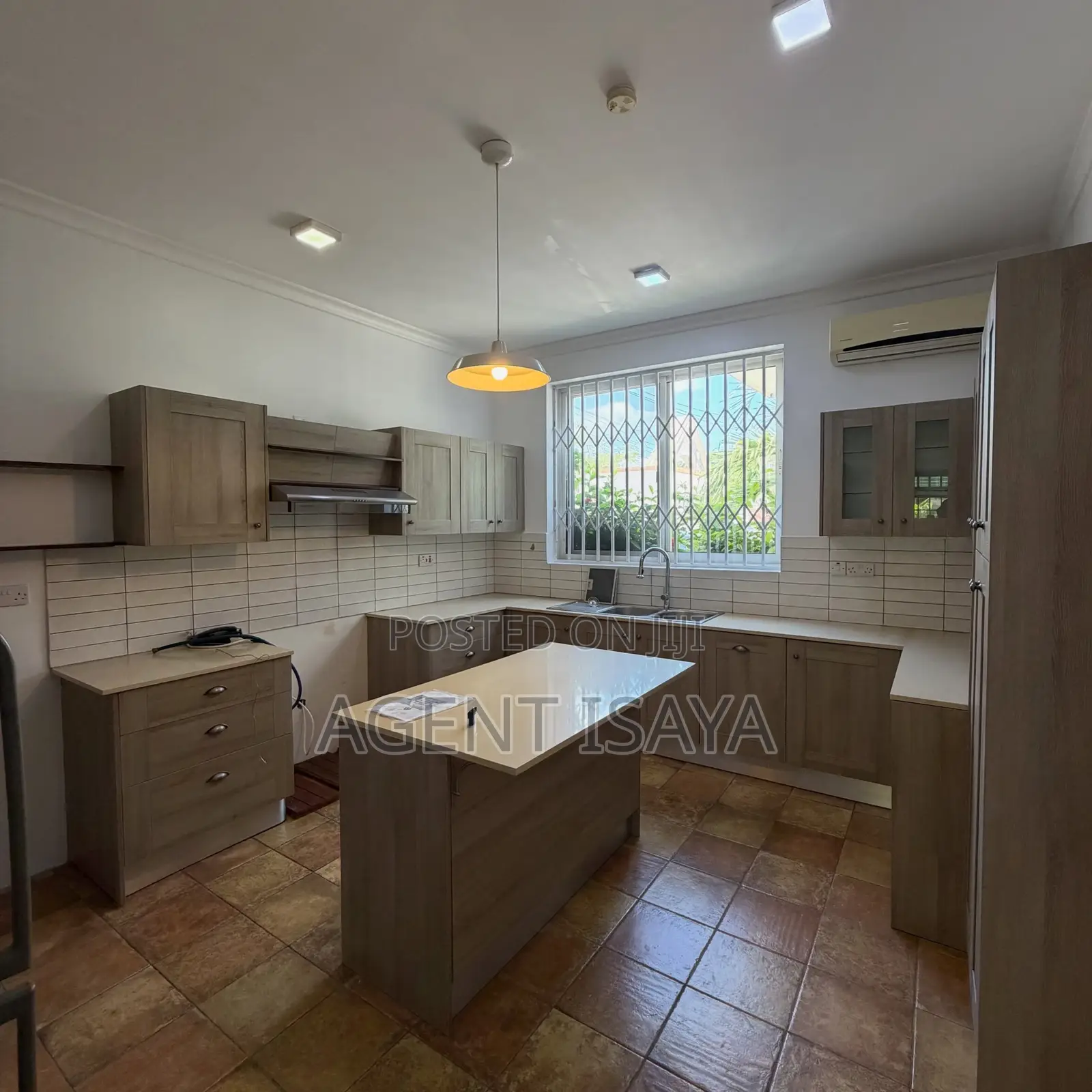 4bdrm Villa in Oyster Bay for rent