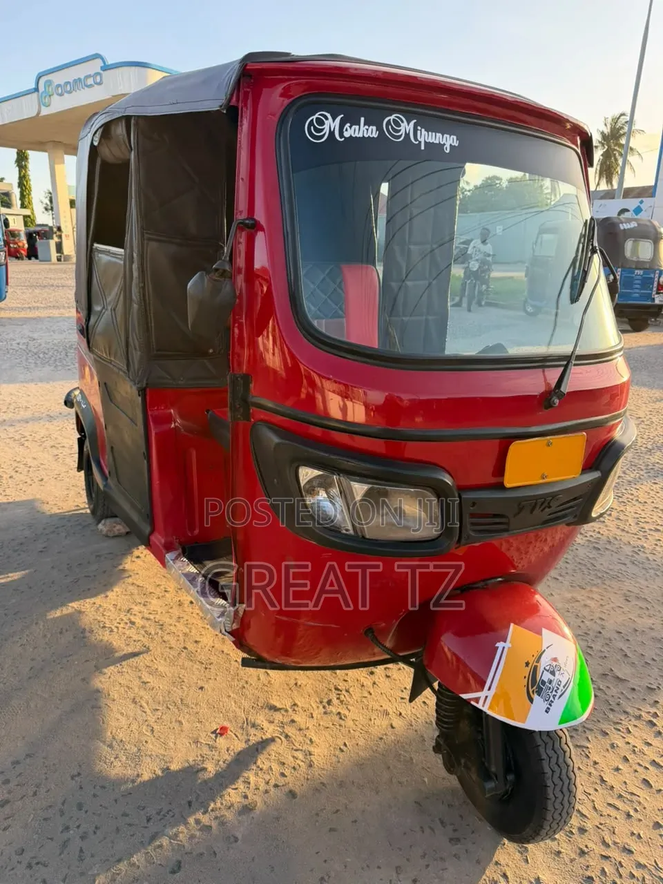 Bajaj Avenger 200 2024 Red