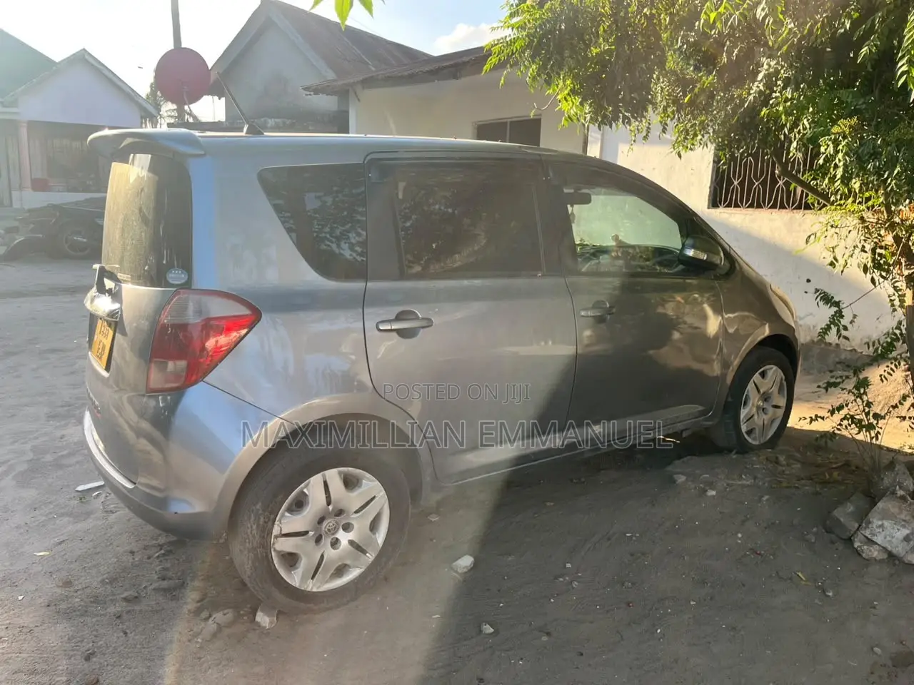 Toyota Ractis 2011 Gray