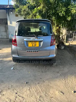 Toyota Ractis 2011 Gray