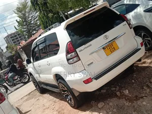 Toyota Land Cruiser Prado 2005 White
