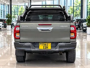 Toyota Hilux 2023 Gray