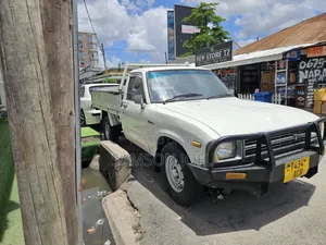 Toyota Hilux 2003 White