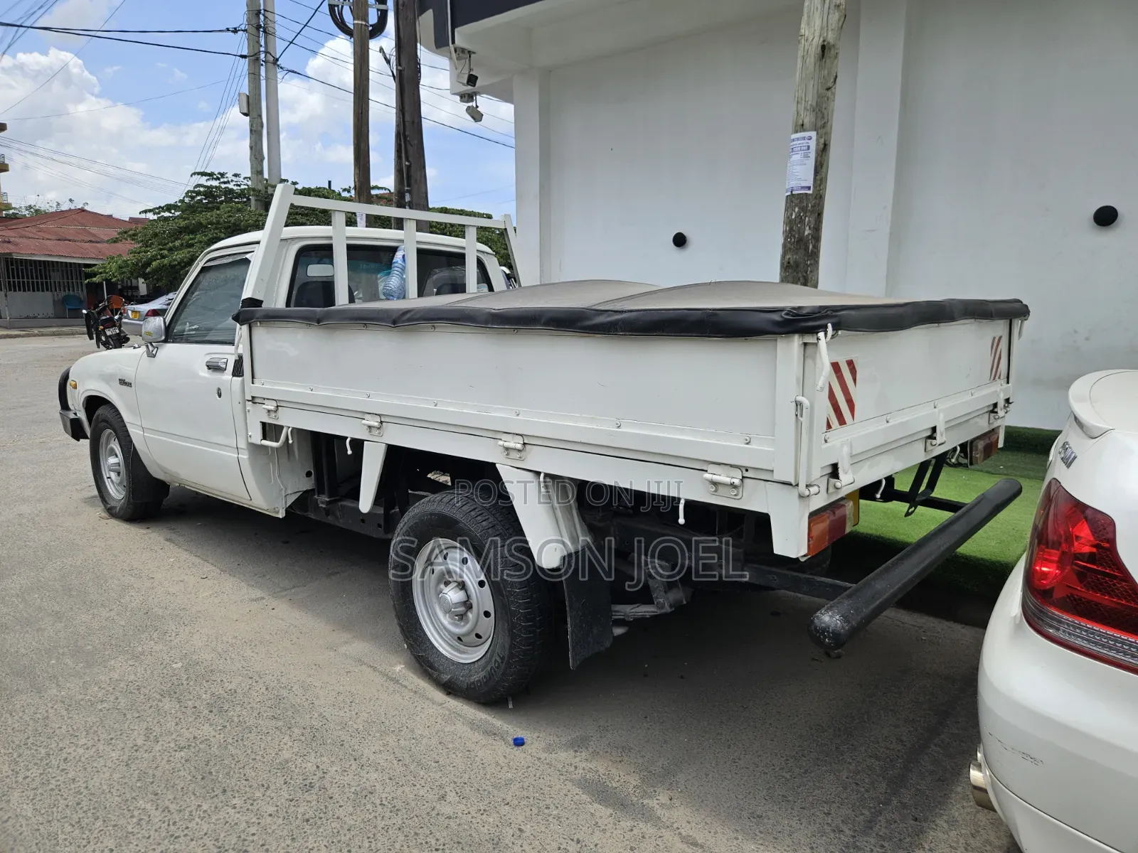 Toyota Hilux 2003 White