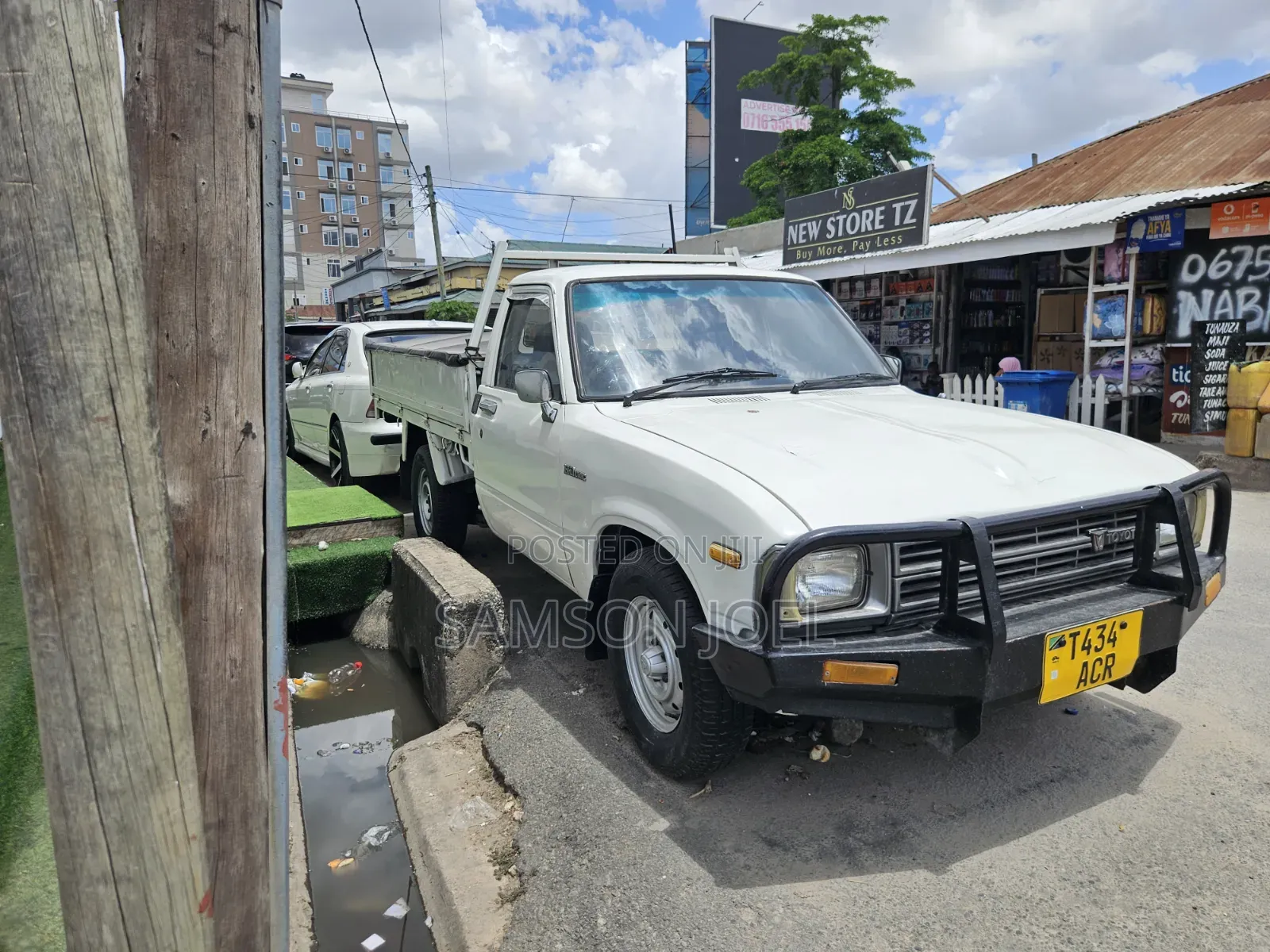 Toyota Hilux 2003 White