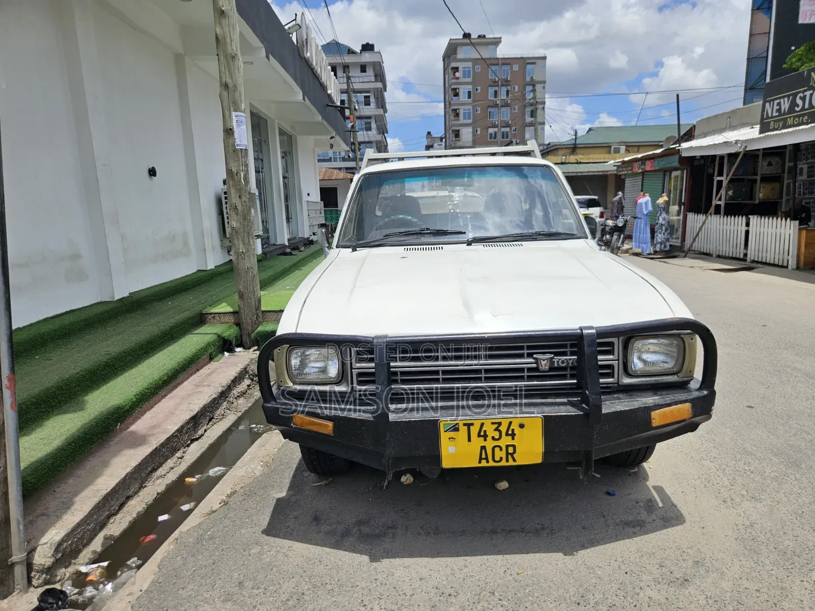 Toyota Hilux 2003 White