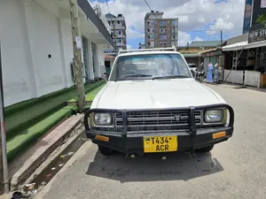 Toyota Hilux 2003 White