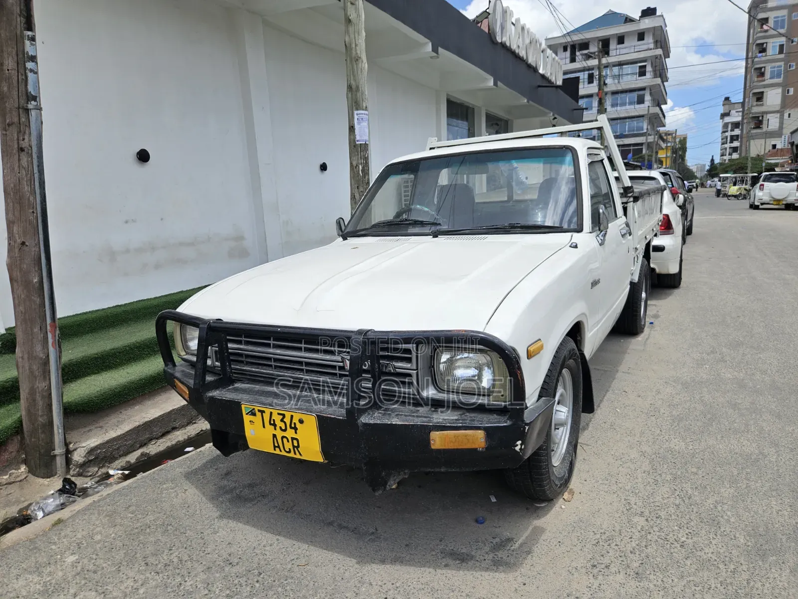 Toyota Hilux 2003 White