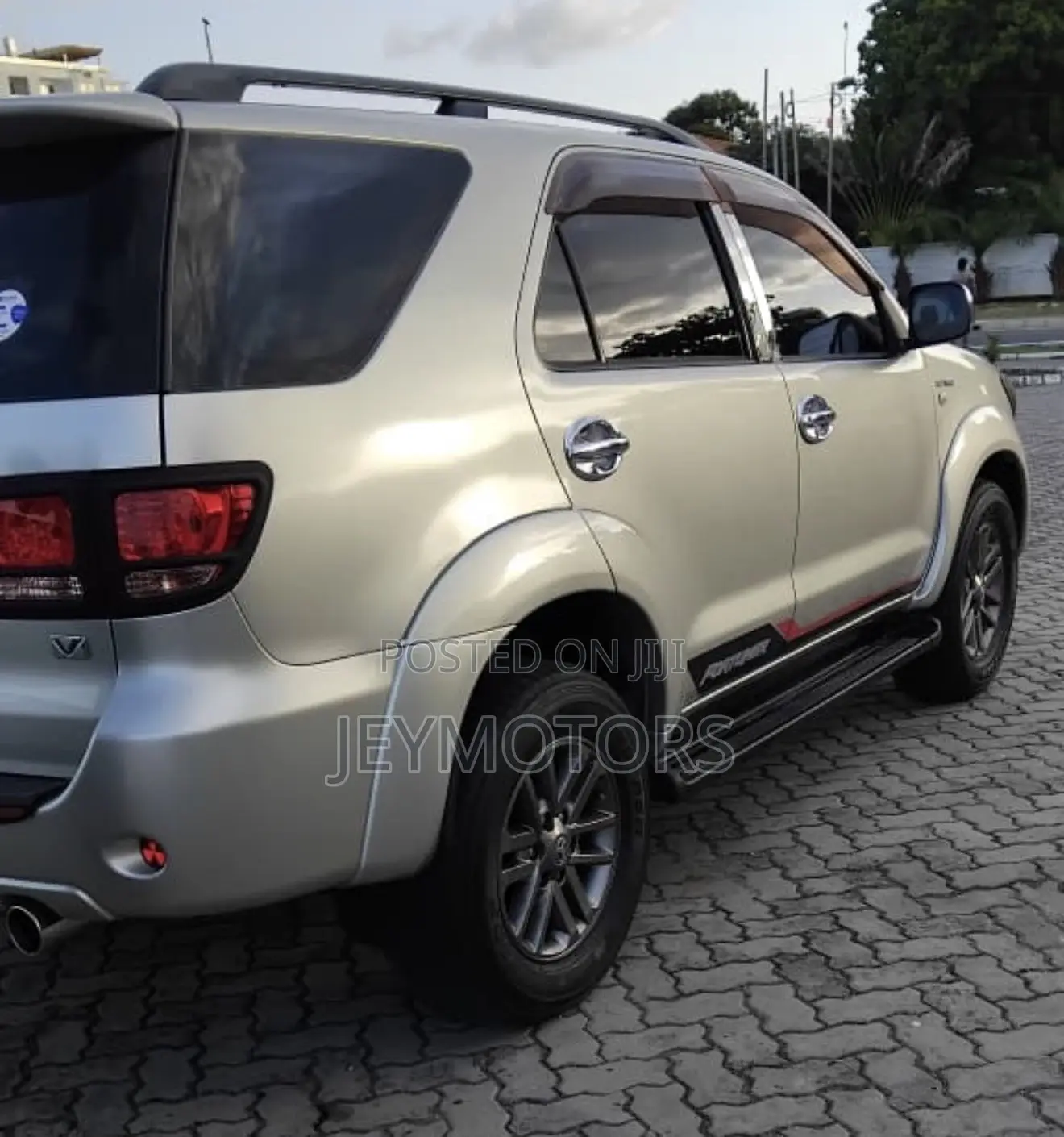 Toyota Fortuner 2012 Silver