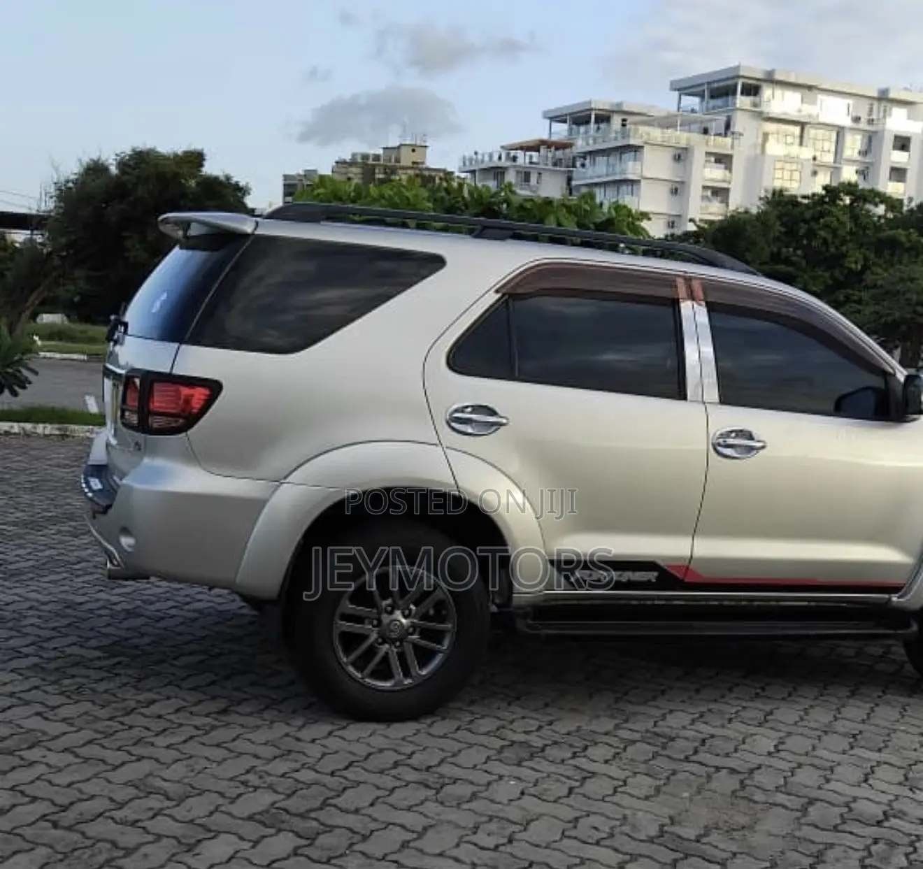 Toyota Fortuner 2012 Silver