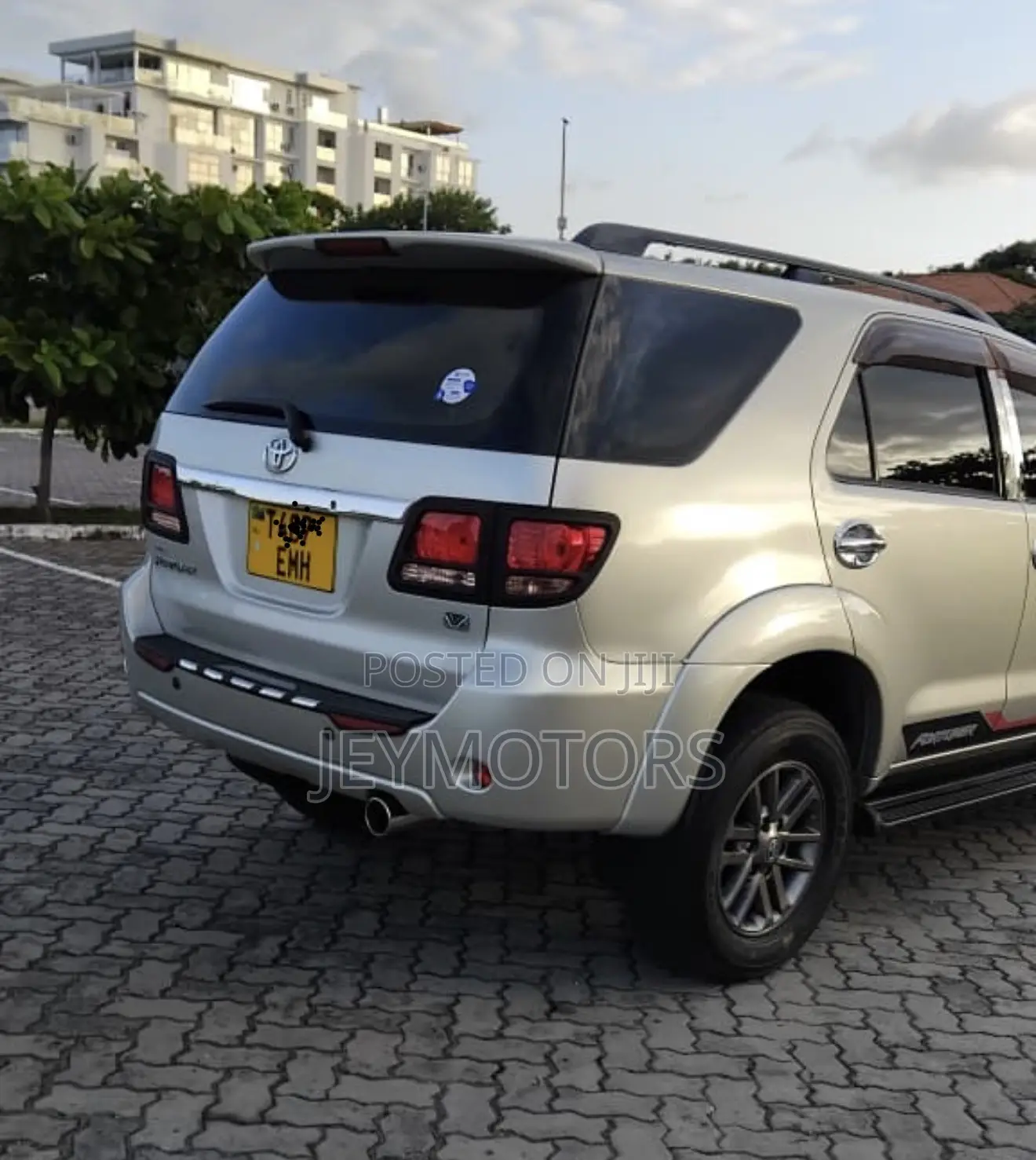 Toyota Fortuner 2012 Silver