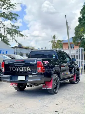 Toyota Hilux 2019 Blue