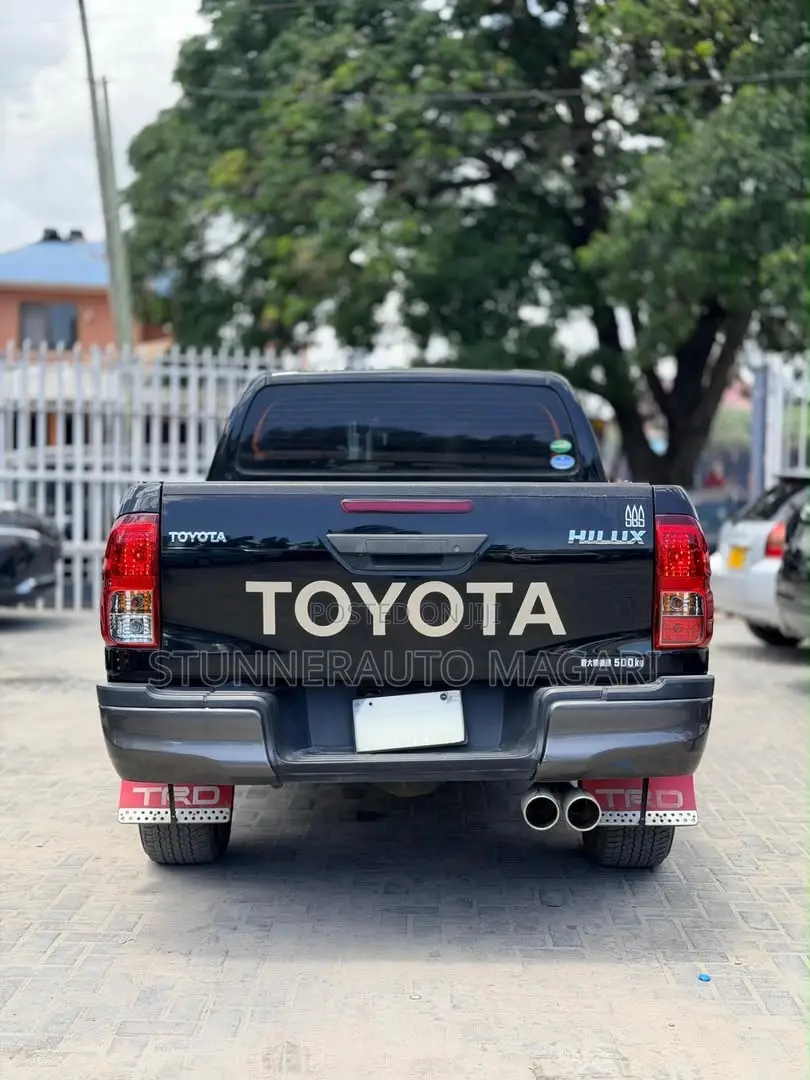 Toyota Hilux 2019 Blue