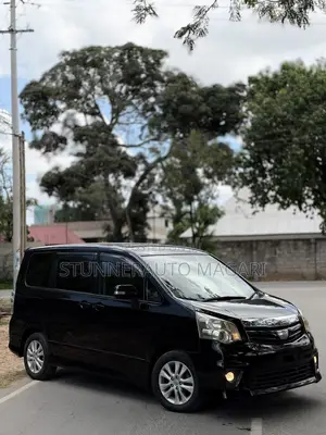 Toyota Noah 2010 Black