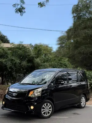 Toyota Noah 2010 Black