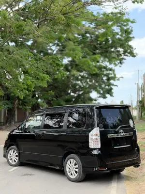 Toyota Noah 2010 Black