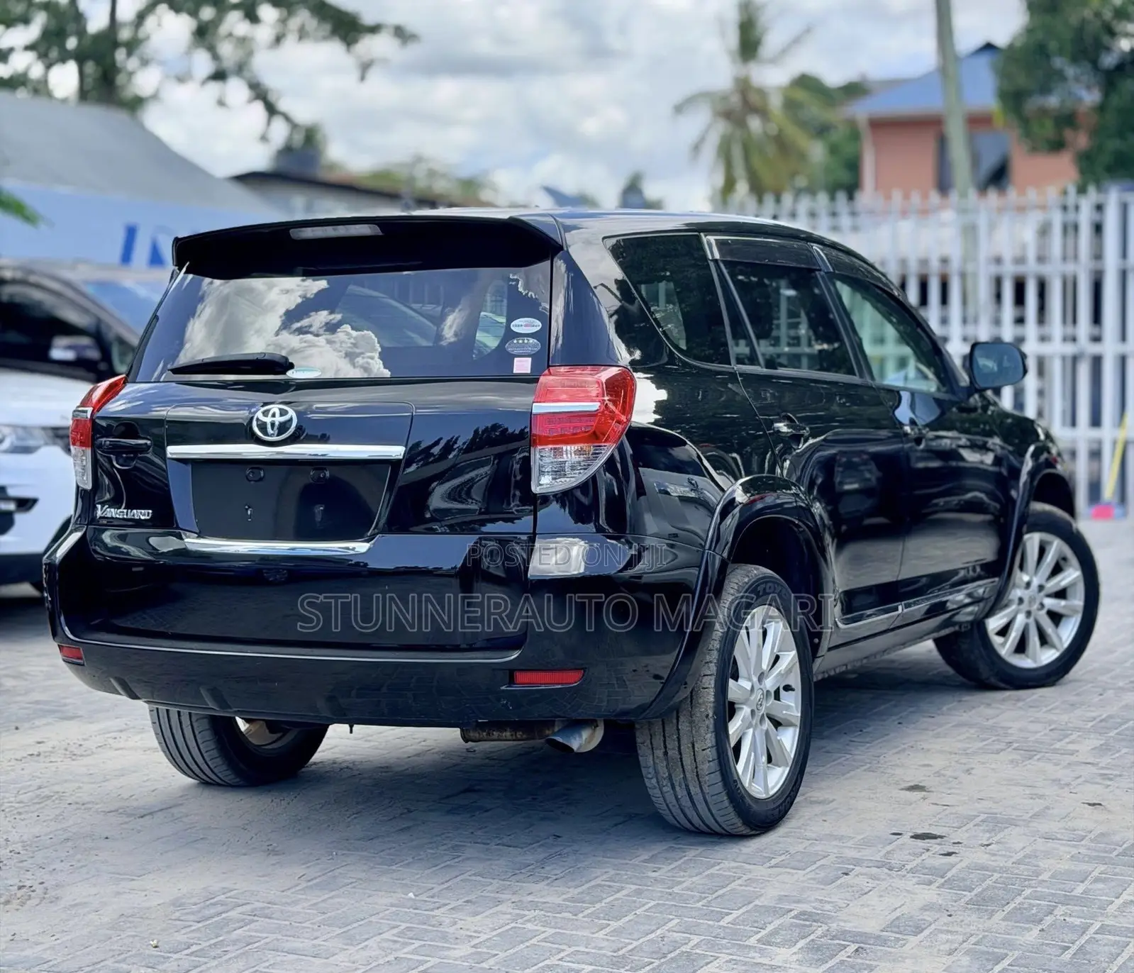 Toyota Vanguard 2012 Black