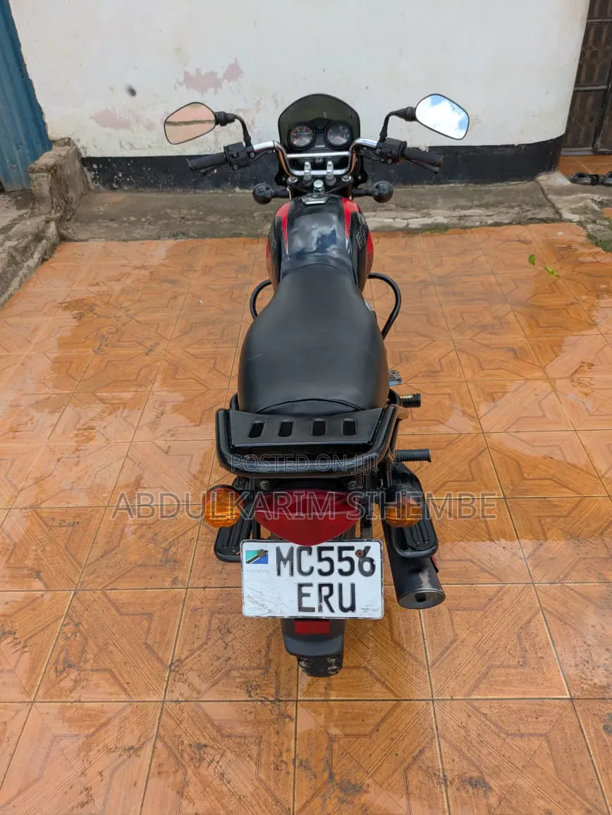 New Bajaj Boxer X125 2023 Red