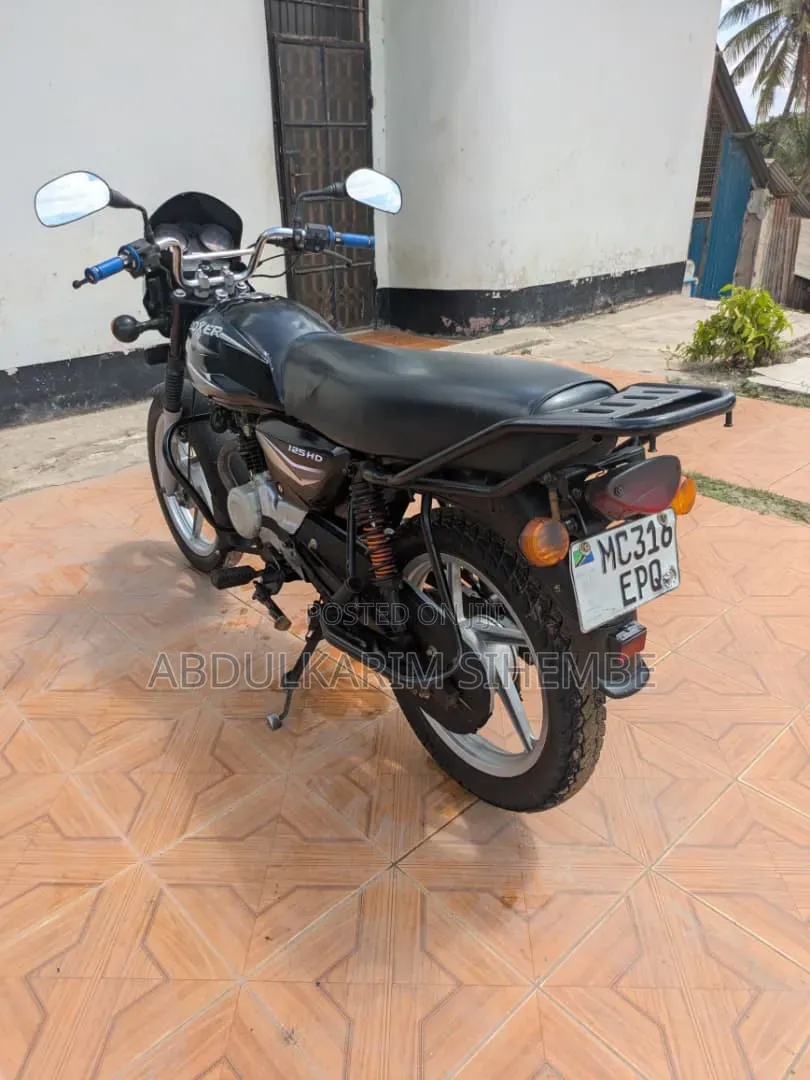 Bajaj Boxer 125 2022 Black
