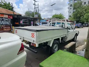 Toyota Hilux 2002 White