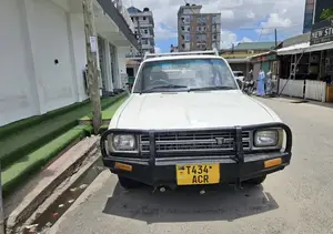 Toyota Hilux 2002 White