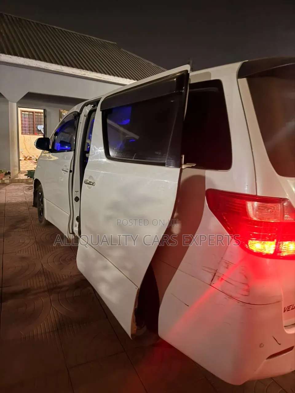 Toyota Vellfire 2010