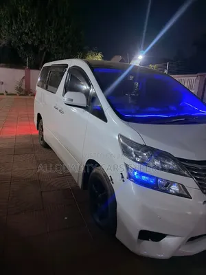 Toyota Vellfire 2010