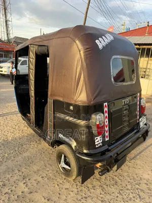 Bajaj Avenger 200 2024 Black
