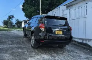 Toyota Vanguard 2011 Black
