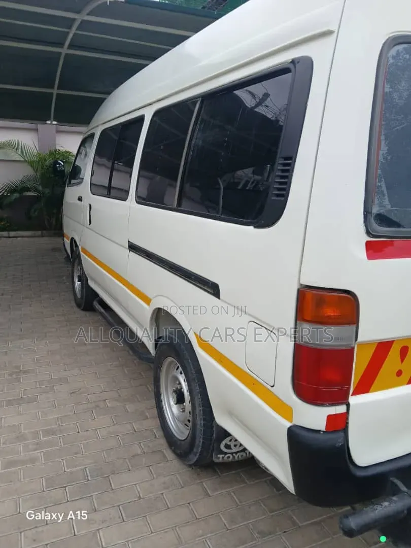 Toyota HiAce 2000