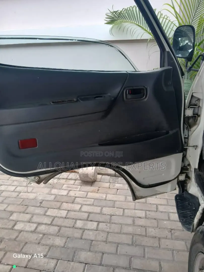 Toyota HiAce 2000