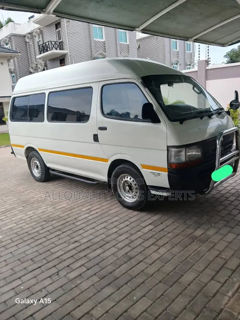 Toyota HiAce 2000