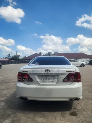 Toyota Crown 2009 White