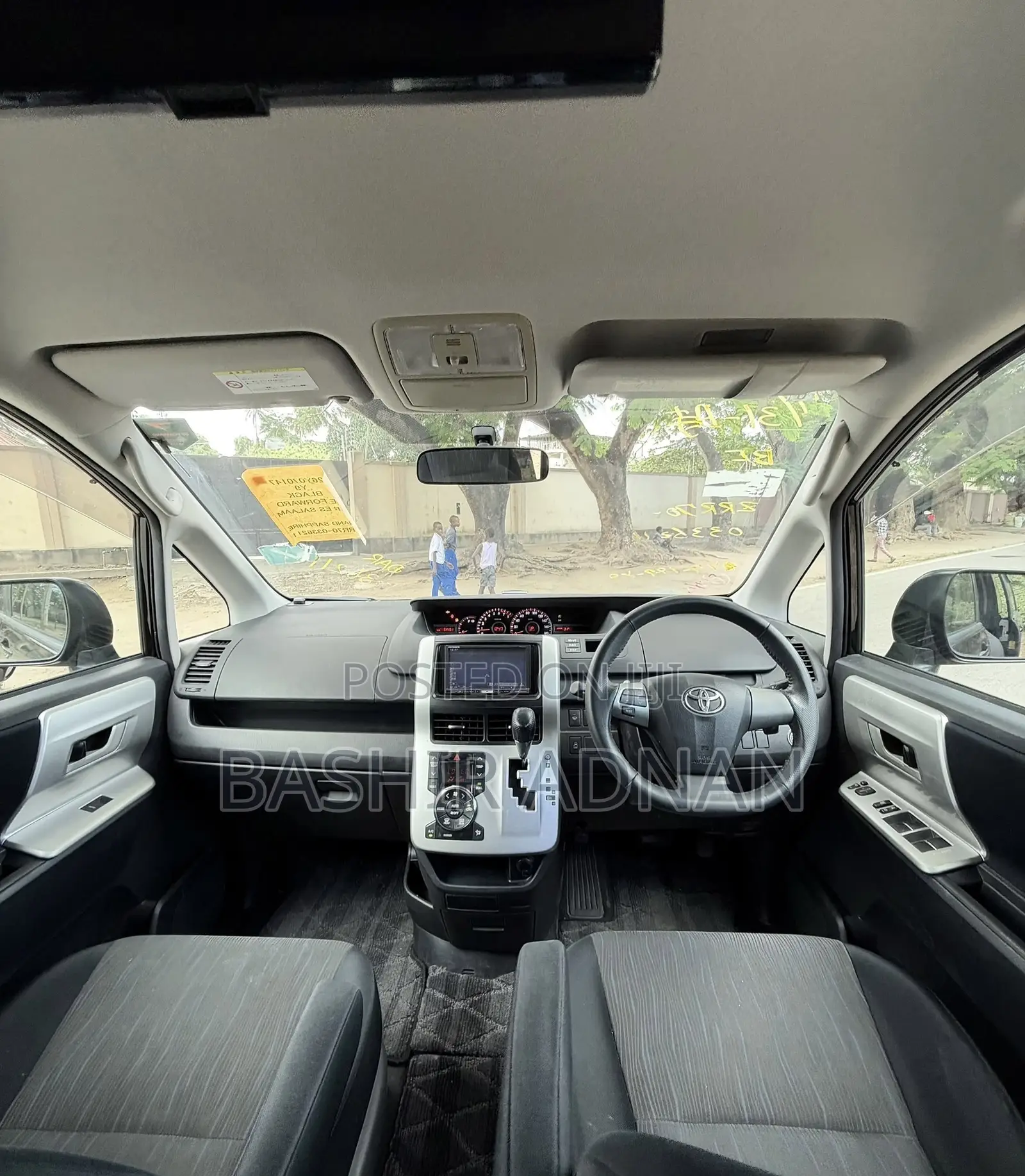 Toyota Noah 2.0 143hp AWD (7 Seater) 2010 Matt Black