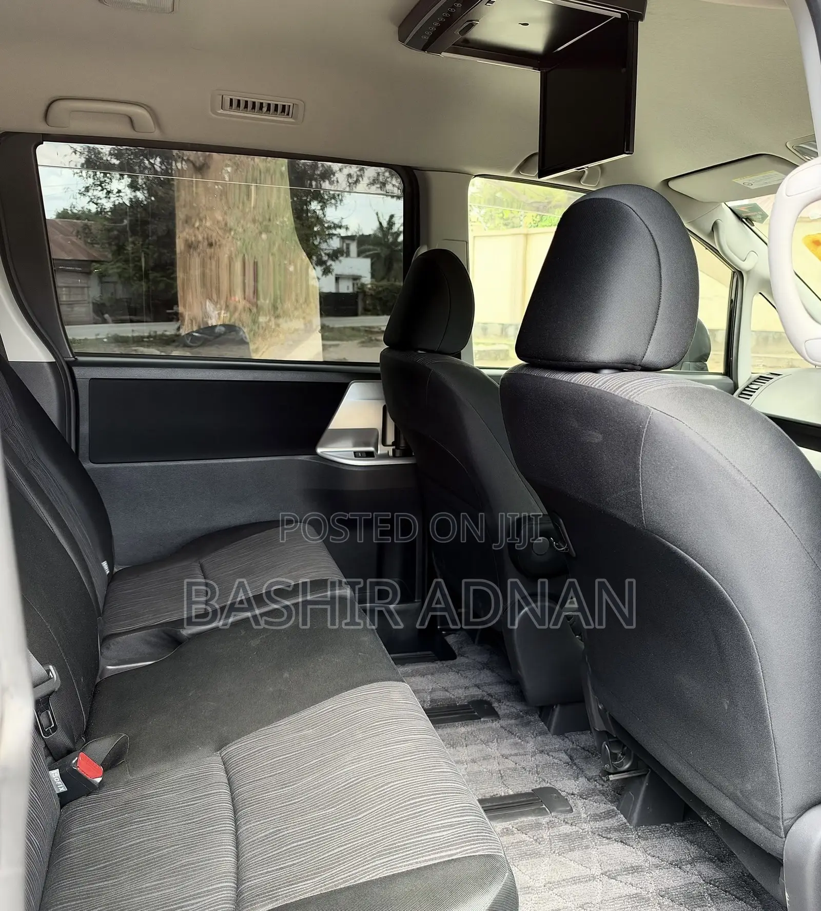 Toyota Noah 2.0 143hp AWD (7 Seater) 2010 Matt Black