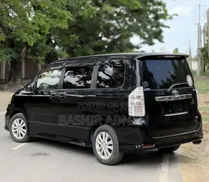 Toyota Noah 2.0 143hp AWD (7 Seater) 2010 Matt Black