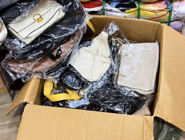 Women’s Handbags (Pochi)– Wholesale Box